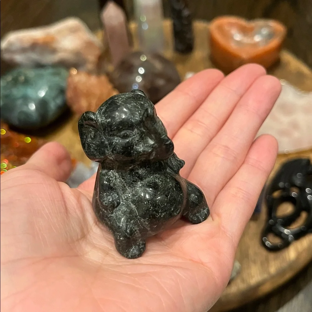 2/$20 Crystal Carvings, Hearts, and Towers Oh My! - Picture 12 of 16